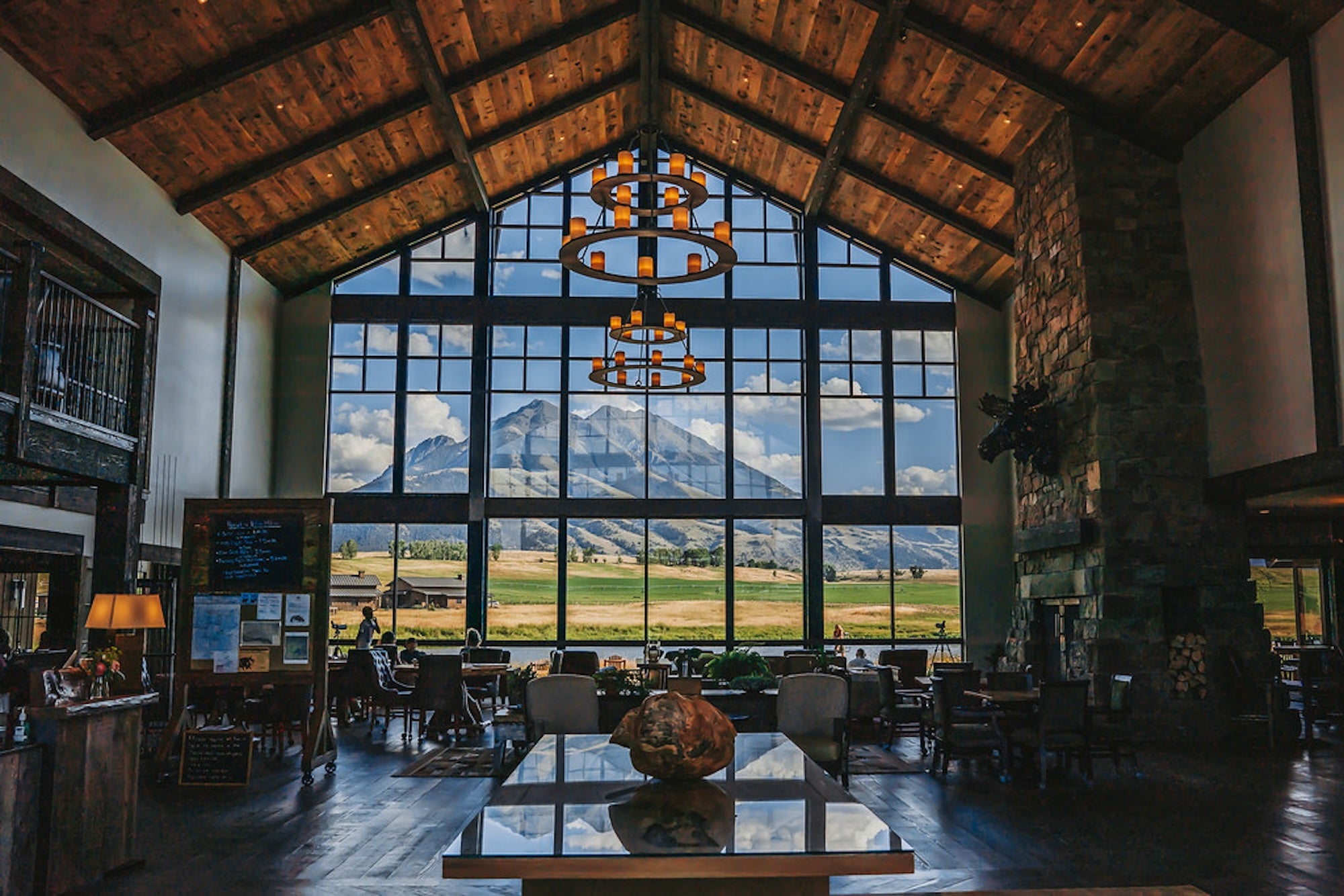sagelodge_lobby_view_53062304289_l.jpeg__PID:79b4d985-0255-4b54-8078-4784d2efa1fb